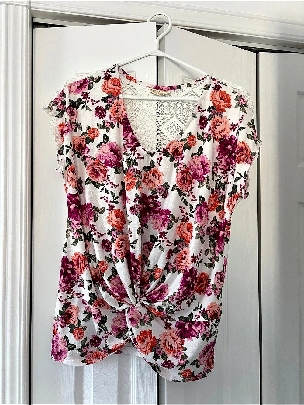 bobbibrooks Floral Lace Yoke Blouse in White & Pink Size XL